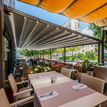 Отель Annex Building Of Art Сплит