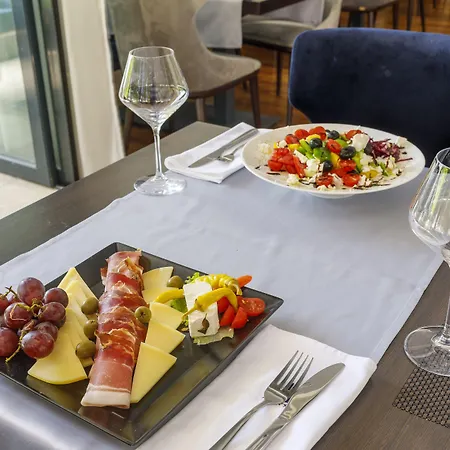 Annex Building Of Art Сплит