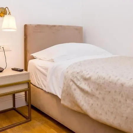 Annex Building Of Art Готель