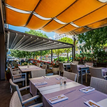 Annex Building Of Art Готель