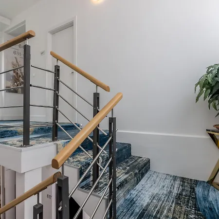 Annex Building Of Art Готель