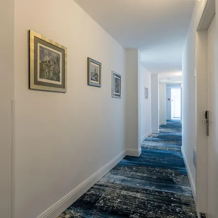 Annex Building Of Art 3* Спліт