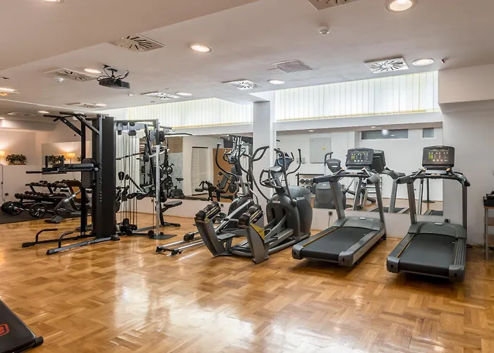 Annex Building Of Art 3* سبليت