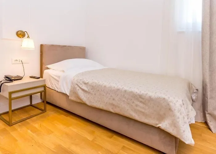 Hotel Annex Building Of Art 3*